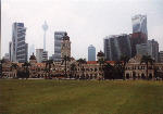 Skyline von Kuala Lumpur (Malaysia) mit dem Sultan Abdul Samad Geb�ude im Vordergrund